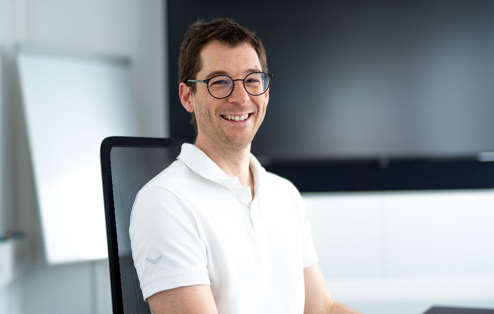 Unterrichtet gerne mit IPads. Manuel Brendle nutzt hierfür die Classroom-App und ein Mobile Device Management. Zusätzliche Unterstützung erhält das Remstal-Gymnasium vom zuständigen Kreismedienzentrum Rems-Murr-Kreis. | Marlene Feller, LMZ<br />
<br />
