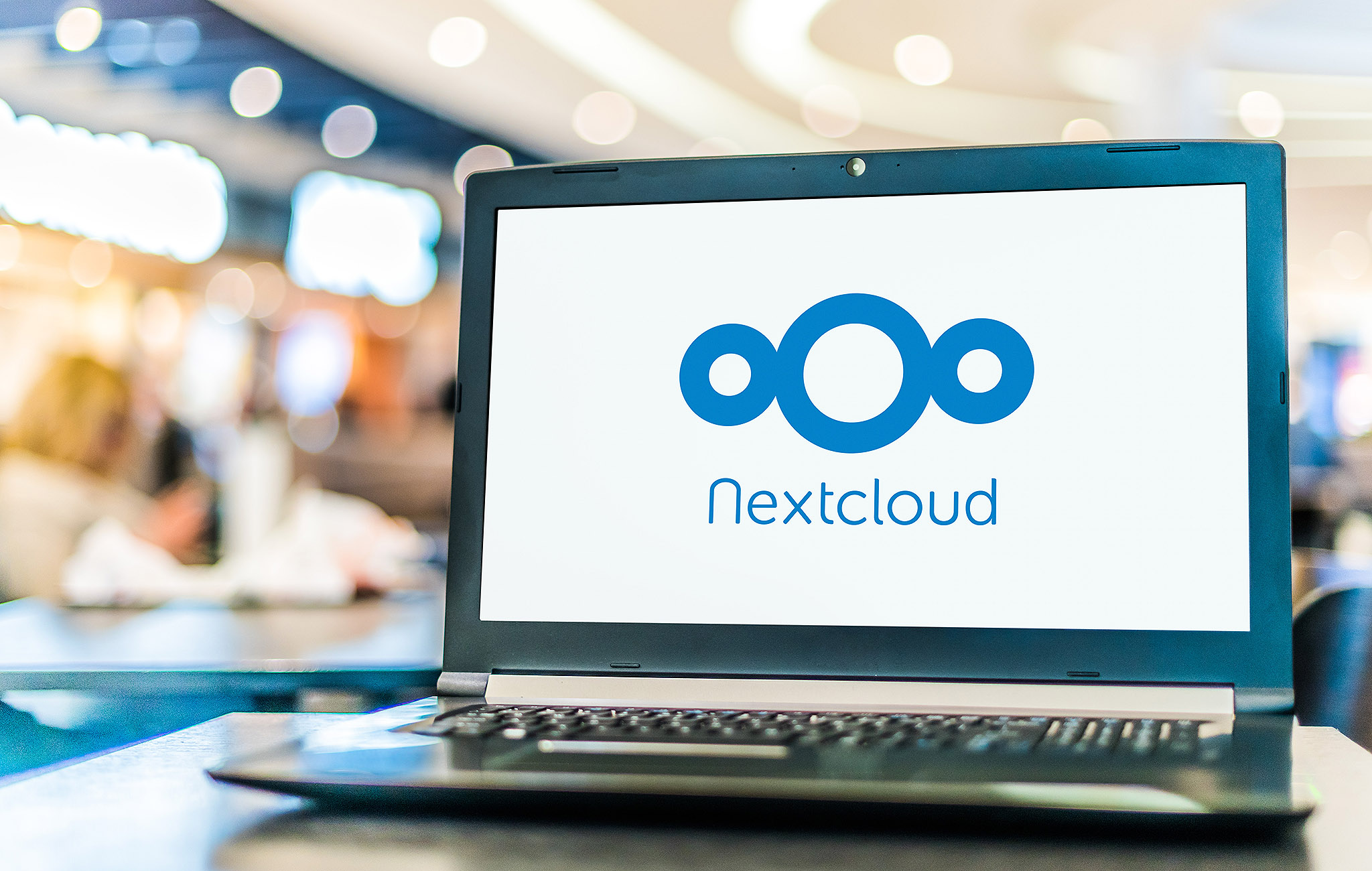 Aufgeklappter Laptop mit der Ansicht von Nextcloud, einer Software für cloudbasiertem Arbeiten. Das wird in der paed.ML eingesetzt.
