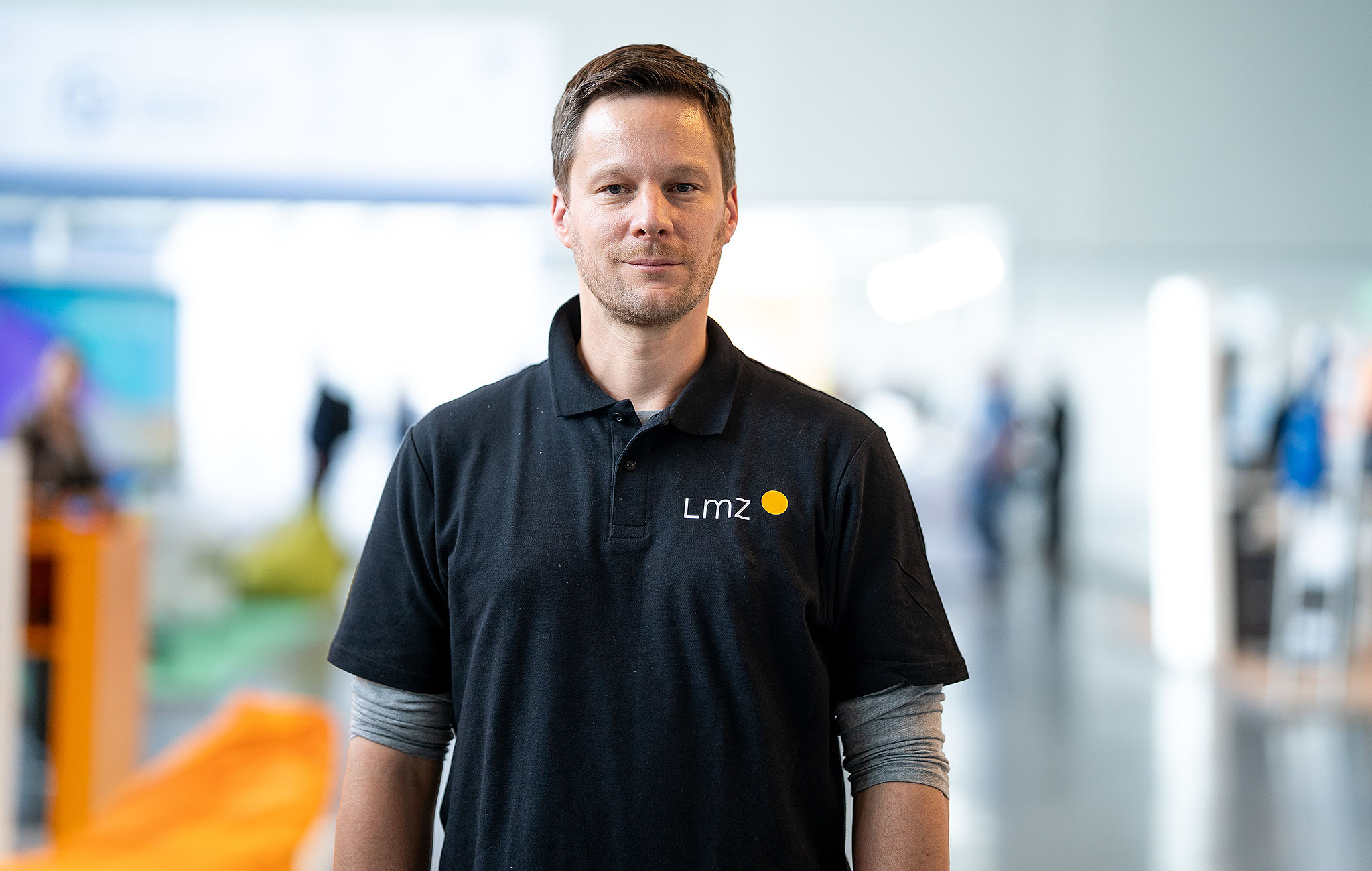 Daniel Enser vom LMZ auf der Bildungsmesse LEARNTEC 2025. | Foto: Marlene Feller, LMZ